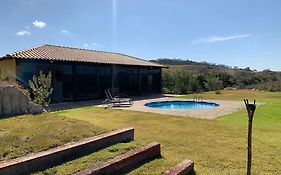 Casa vista da serra